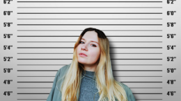 Mom arrested after family doesn't recognize her with hair roots showing