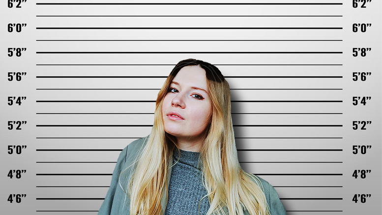 Mom arrested after family doesn't recognize her with hair roots showing